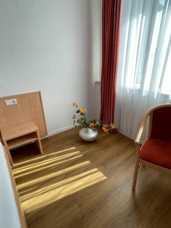 Zum Schwanen Garni 호텔 Buggingen 외부 사진
